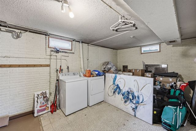2067 Knollshire Road NE, Cedar Rapids, IA 52402