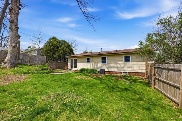 2067 Knollshire Road NE, Cedar Rapids, IA 52402