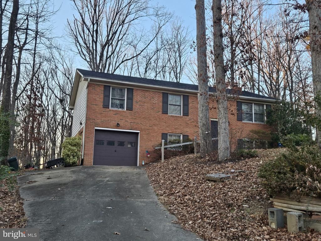 10704 ANN DAVIS DR, Fredericksburg, VA 22408