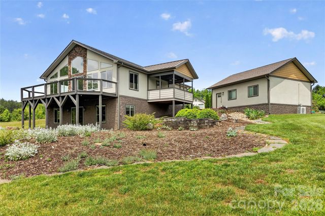 141 Round Top Circle, Mills River, NC 28759