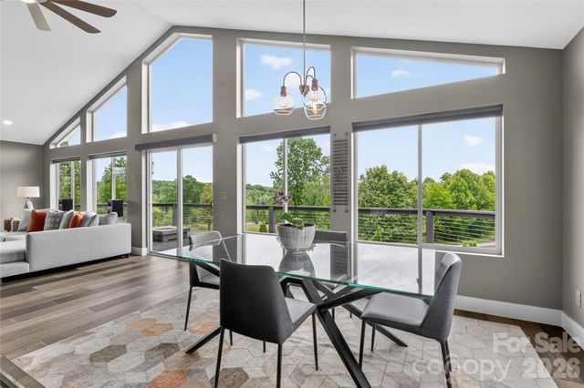 141 Round Top Circle, Mills River, NC 28759