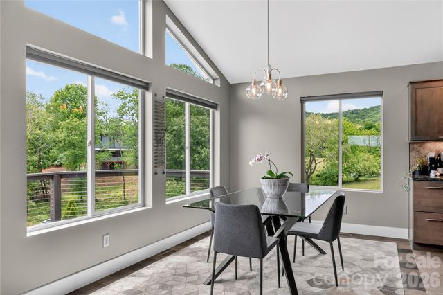 141 Round Top Circle, Mills River, NC 28759