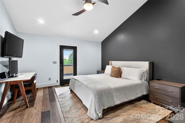141 Round Top Circle, Mills River, NC 28759