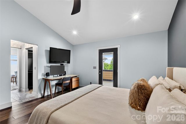 141 Round Top Circle, Mills River, NC 28759