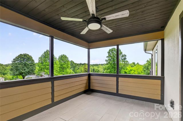 141 Round Top Circle, Mills River, NC 28759