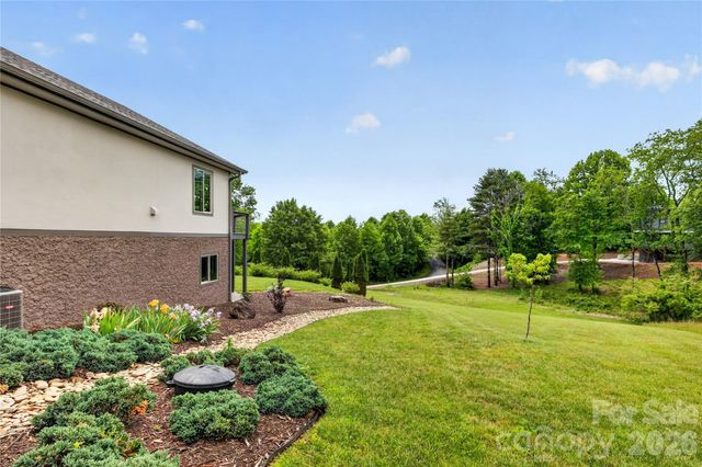 141 Round Top Circle, Mills River, NC 28759