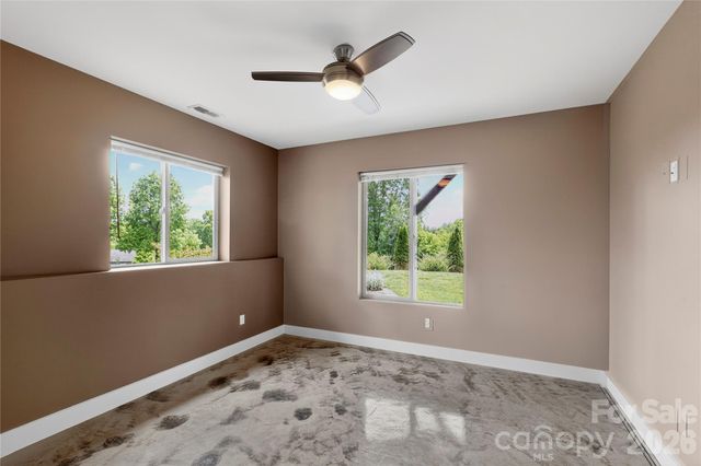 141 Round Top Circle, Mills River, NC 28759