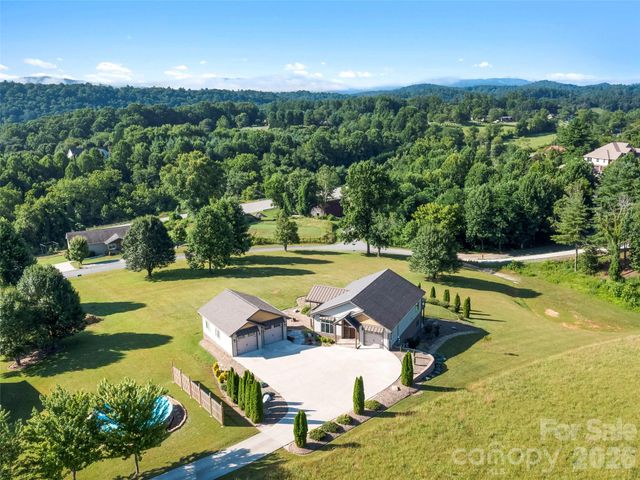 141 Round Top Circle, Mills River, NC 28759