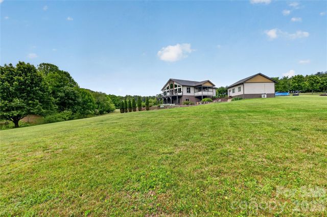 141 Round Top Circle, Mills River, NC 28759