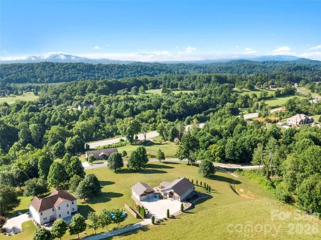 141 Round Top Circle, Mills River, NC 28759