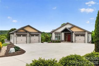 141 Round Top Circle, Mills River, NC 28759