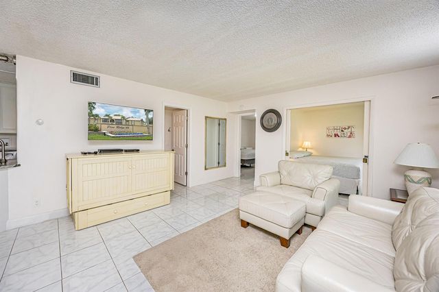 311 Pine Ridge Circle B-1, Greenacres, FL 33463
