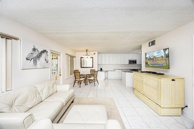 311 Pine Ridge Circle B-1, Greenacres, FL 33463