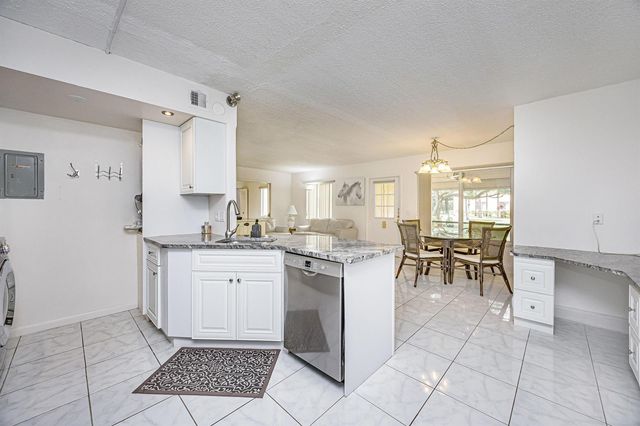 311 Pine Ridge Circle B-1, Greenacres, FL 33463