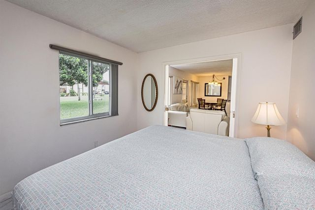 311 Pine Ridge Circle B-1, Greenacres, FL 33463