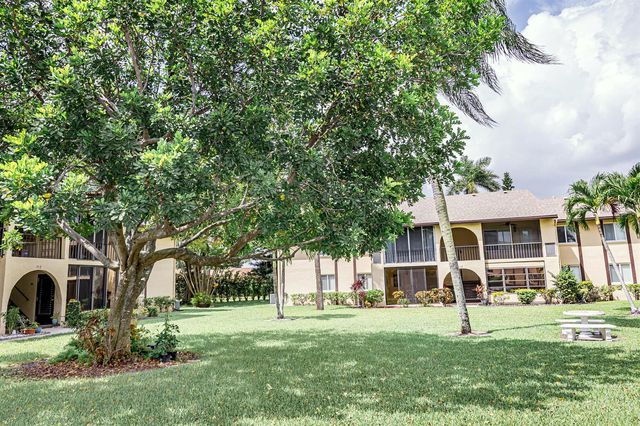 311 Pine Ridge Circle B-1, Greenacres, FL 33463