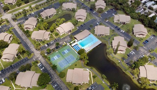 311 Pine Ridge Circle B-1, Greenacres, FL 33463