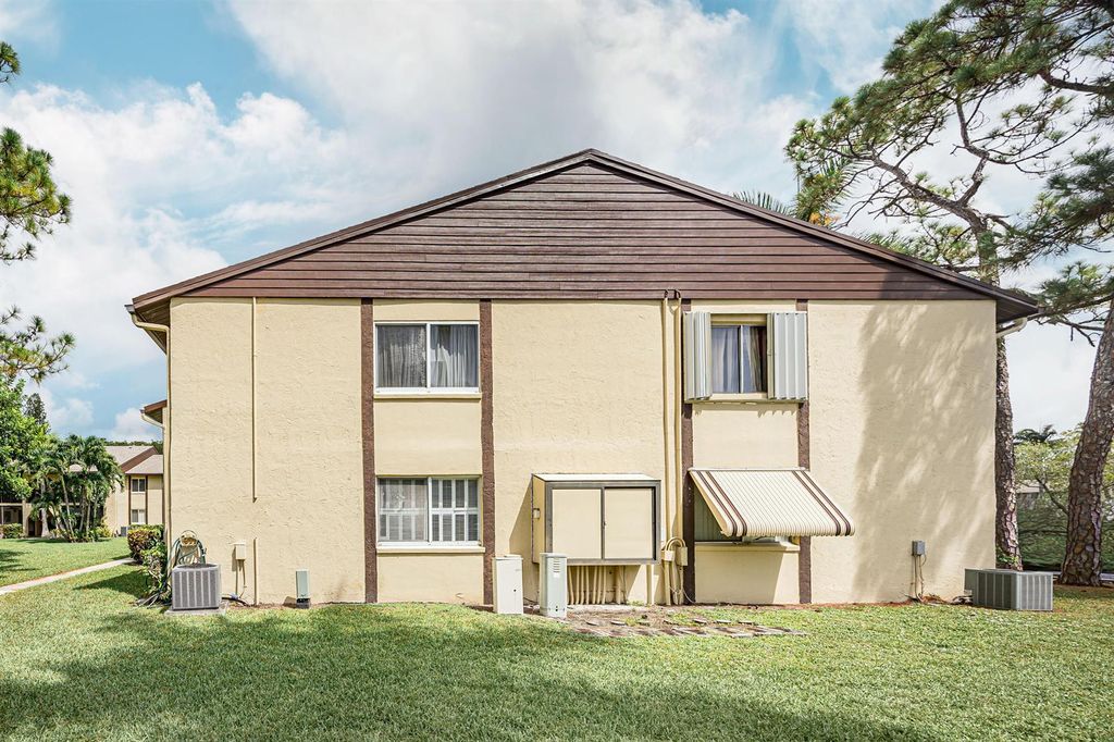 311 Pine Ridge Circle B-1, Greenacres, FL 33463