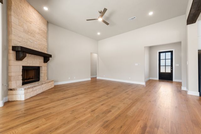 1040 Julian Drive, Van Alstyne, TX 75495