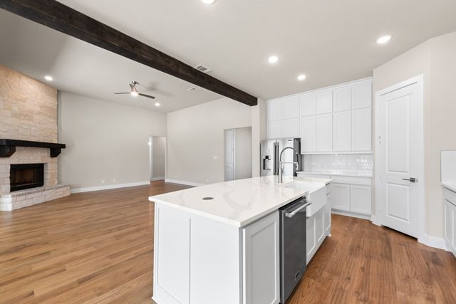 1040 Julian Drive, Van Alstyne, TX 75495