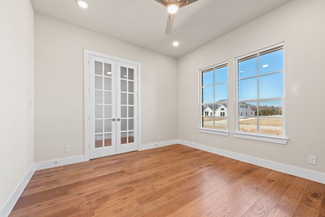 1040 Julian Drive, Van Alstyne, TX 75495