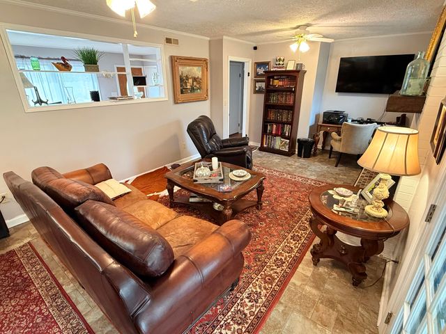 136 Sherwood DR, Blue Ridge, VA 24064