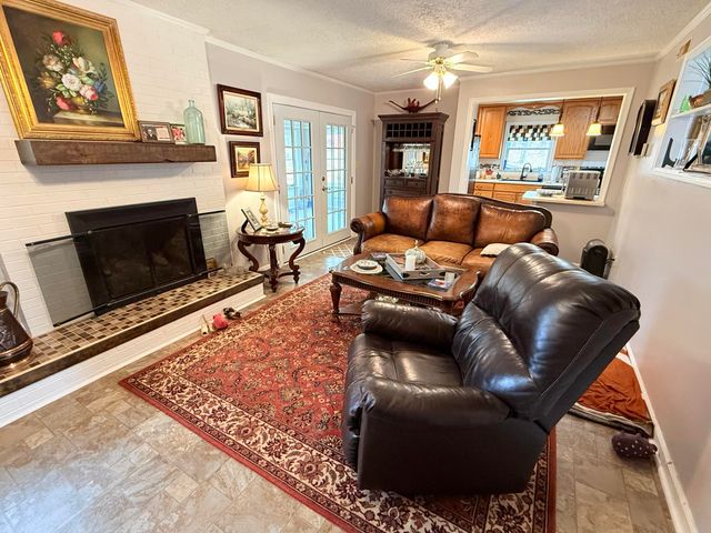 136 Sherwood DR, Blue Ridge, VA 24064