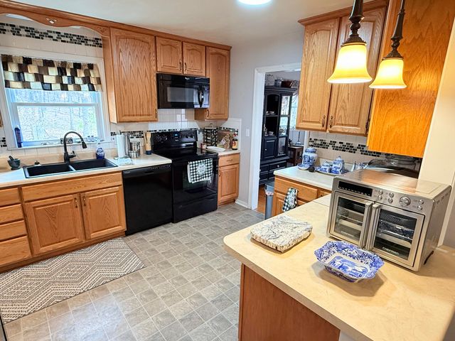 136 Sherwood DR, Blue Ridge, VA 24064