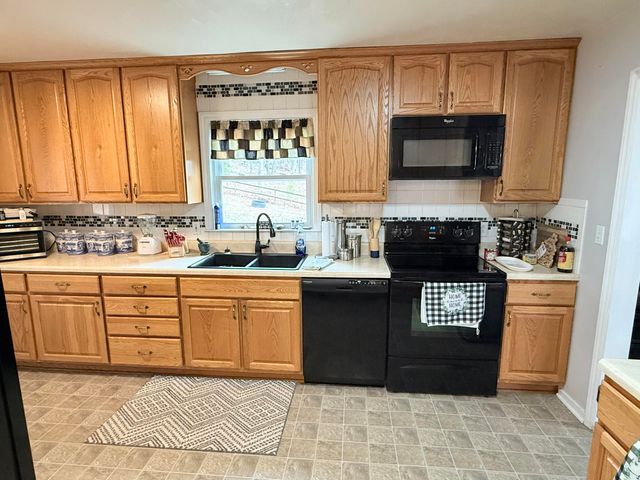 136 Sherwood DR, Blue Ridge, VA 24064