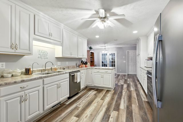 801 Isaac Ct, Clarksville, TN 37040