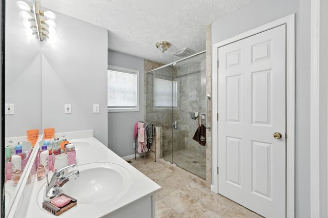 801 Isaac Ct, Clarksville, TN 37040