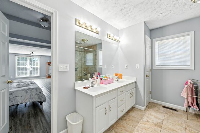 801 Isaac Ct, Clarksville, TN 37040