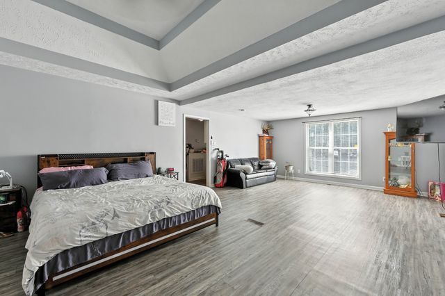 801 Isaac Ct, Clarksville, TN 37040