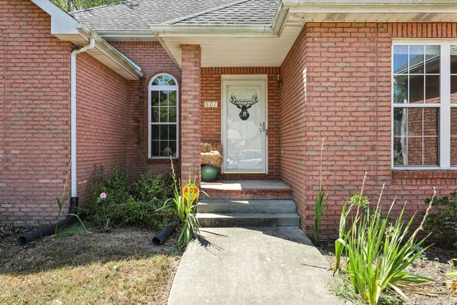 801 Isaac Ct, Clarksville, TN 37040