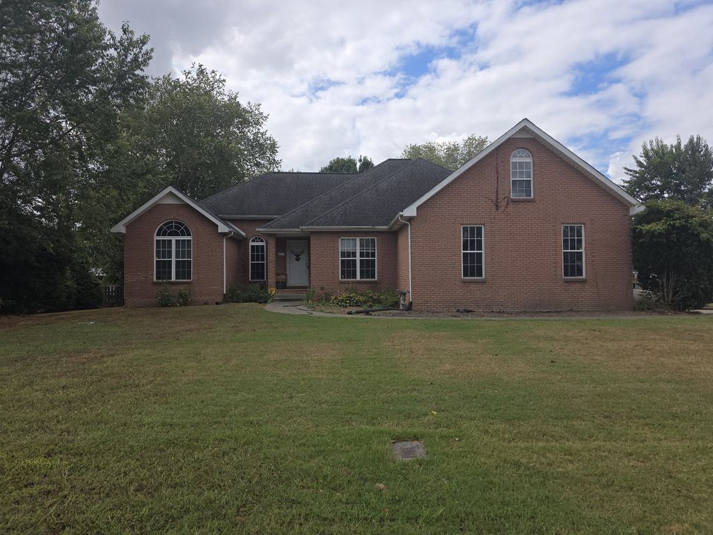 801 Isaac Ct, Clarksville, TN 37040