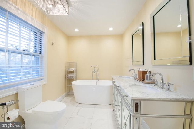 28 W CLARKE AVE, Milford, DE 19963