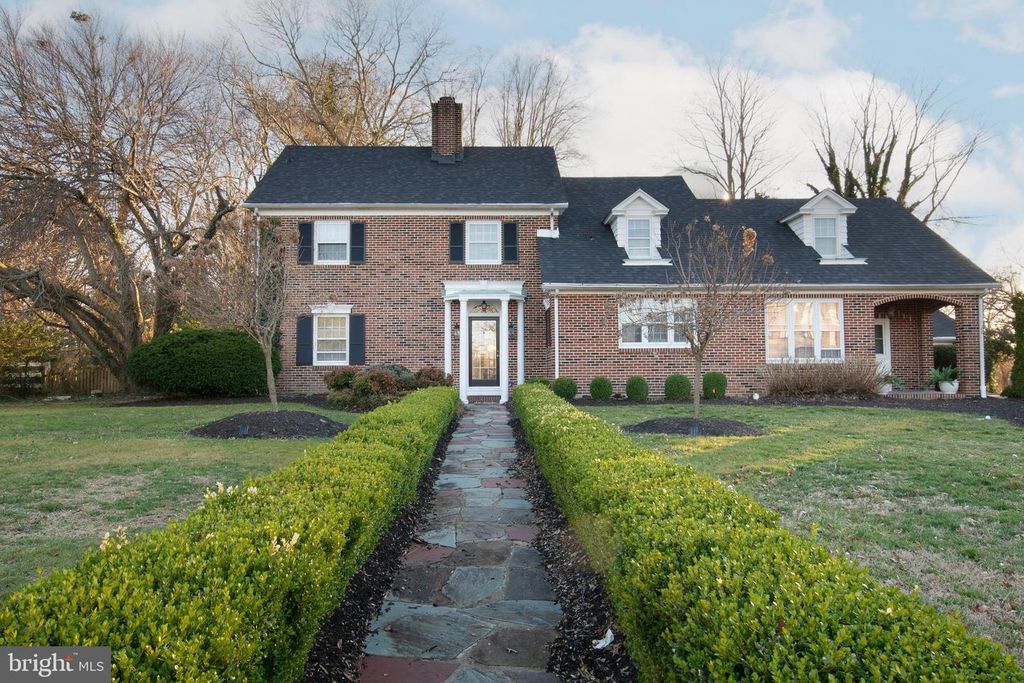 28 W CLARKE AVE, Milford, DE 19963