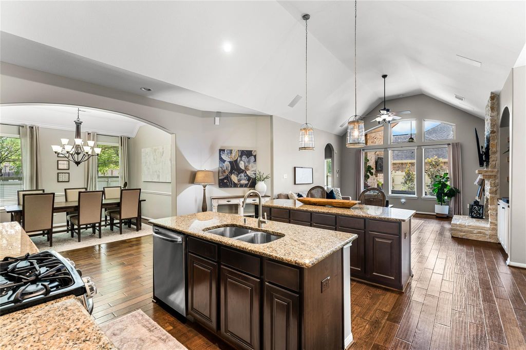 8186 Laughing Falcon Trail, Conroe, TX 77385