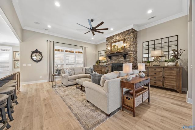 8300 Riley Ridge Way SE, Owens Cross Roads, AL 35763