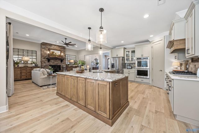 8300 Riley Ridge Way SE, Owens Cross Roads, AL 35763