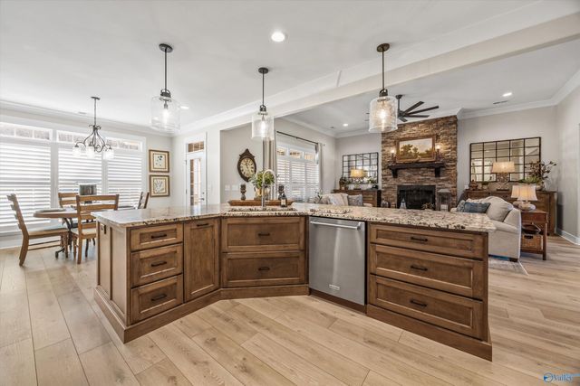 8300 Riley Ridge Way SE, Owens Cross Roads, AL 35763