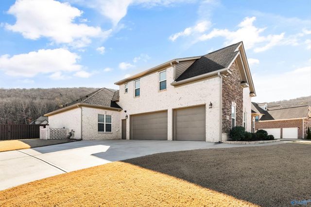 8300 Riley Ridge Way SE, Owens Cross Roads, AL 35763