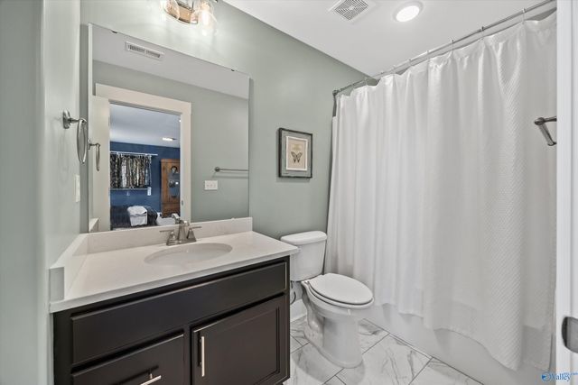 8300 Riley Ridge Way SE, Owens Cross Roads, AL 35763