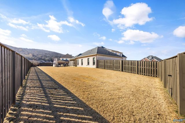 8300 Riley Ridge Way SE, Owens Cross Roads, AL 35763