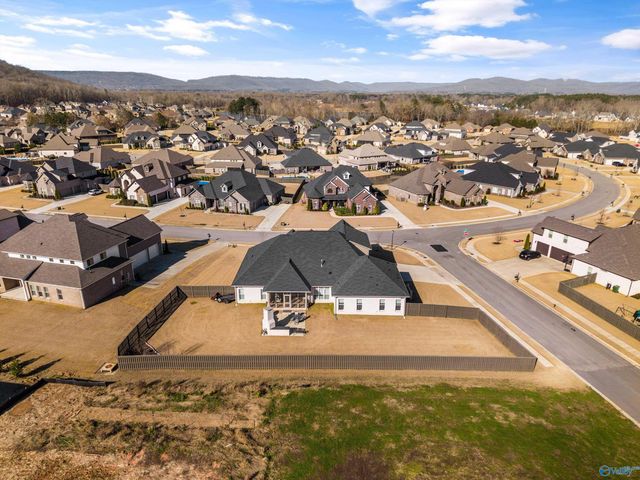 8300 Riley Ridge Way SE, Owens Cross Roads, AL 35763