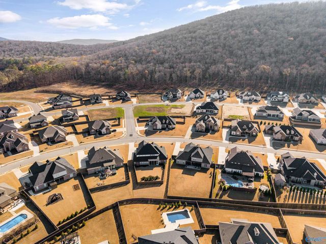 8300 Riley Ridge Way SE, Owens Cross Roads, AL 35763