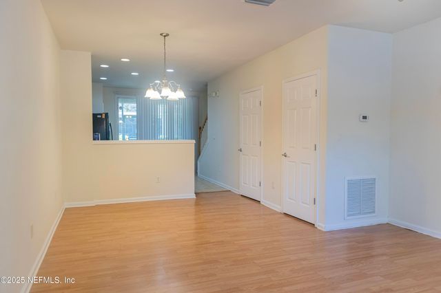 8087 SUMMERSIDE Circle, Jacksonville, FL 32256