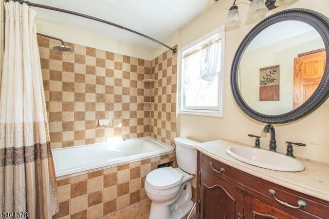 53 Brooklyn Rd, Stanhope Boro, NJ 07874