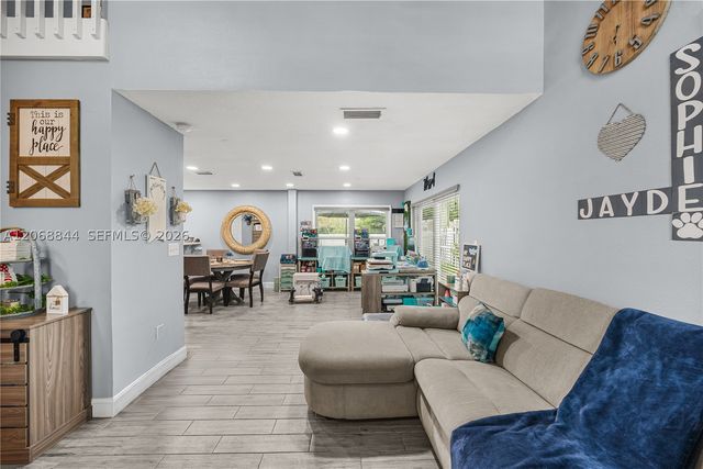 7216 SW 44th Ct, Davie, FL 33314