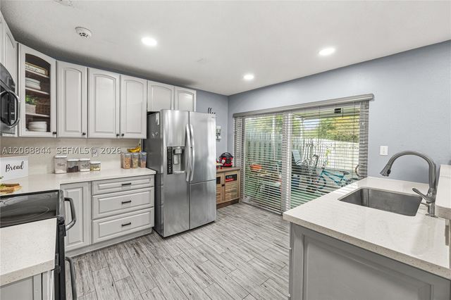 7216 SW 44th Ct, Davie, FL 33314